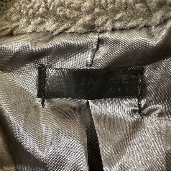 JANICE Grey Faux Fur Full Zip Vest OS - Picture 3 of 7